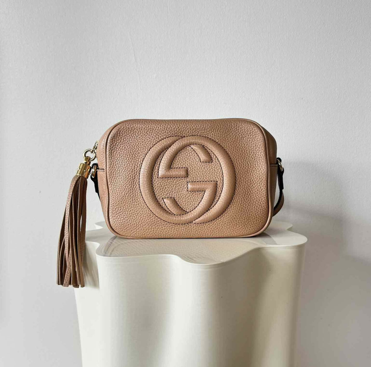 Gucci Pebbled Calfskin Small Soho Disco Bag Camelia
