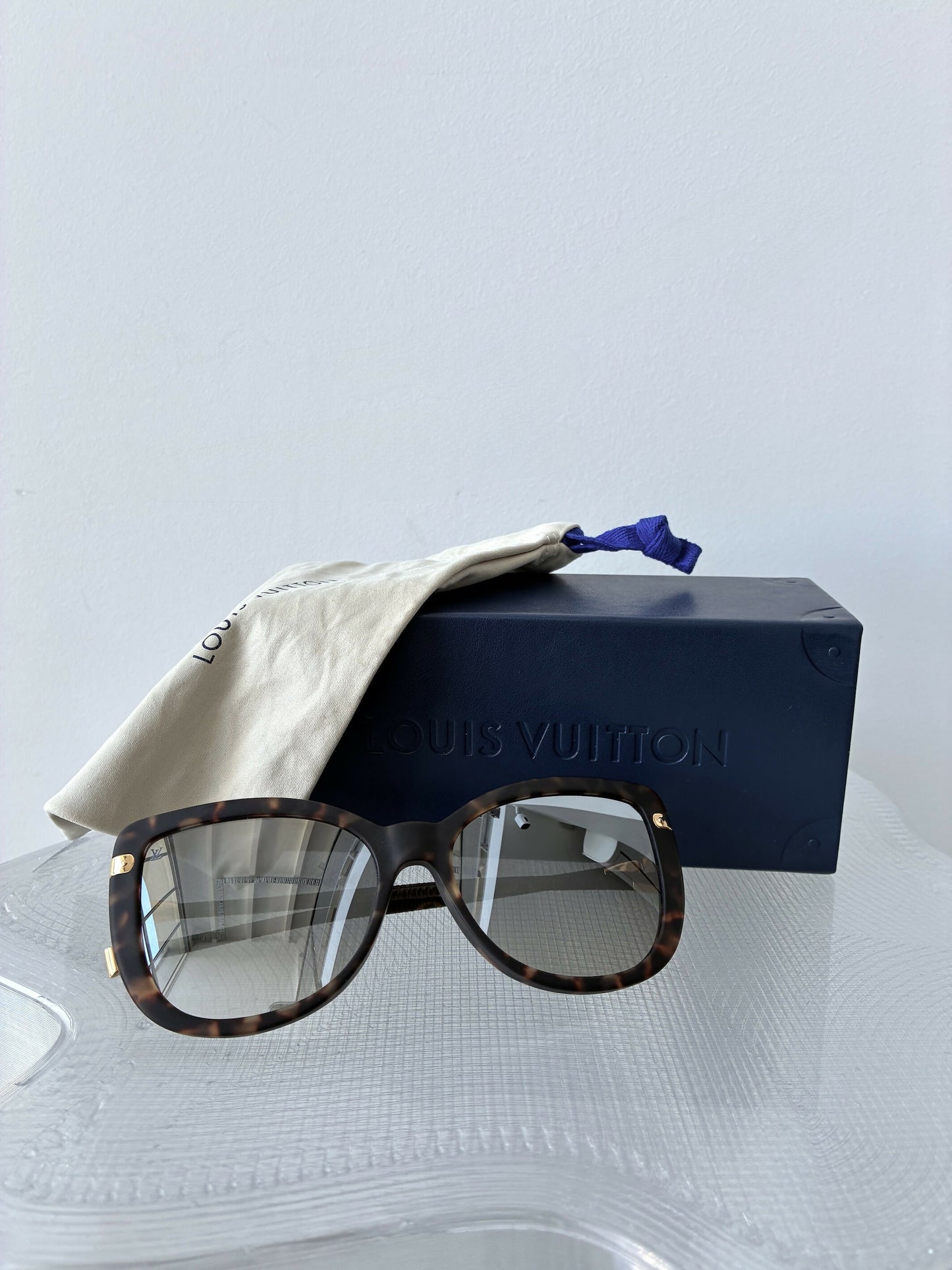 Louis Vuitton Tortoiseshell Frame Charlotte Sunglasses — Z0629E