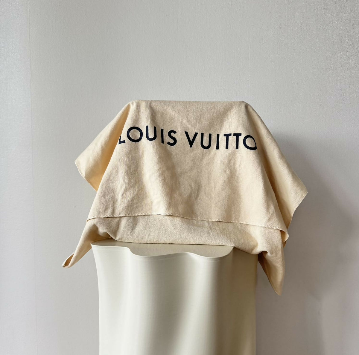 Louis Vuitton NéoNoé MM Monogram Canvas Black