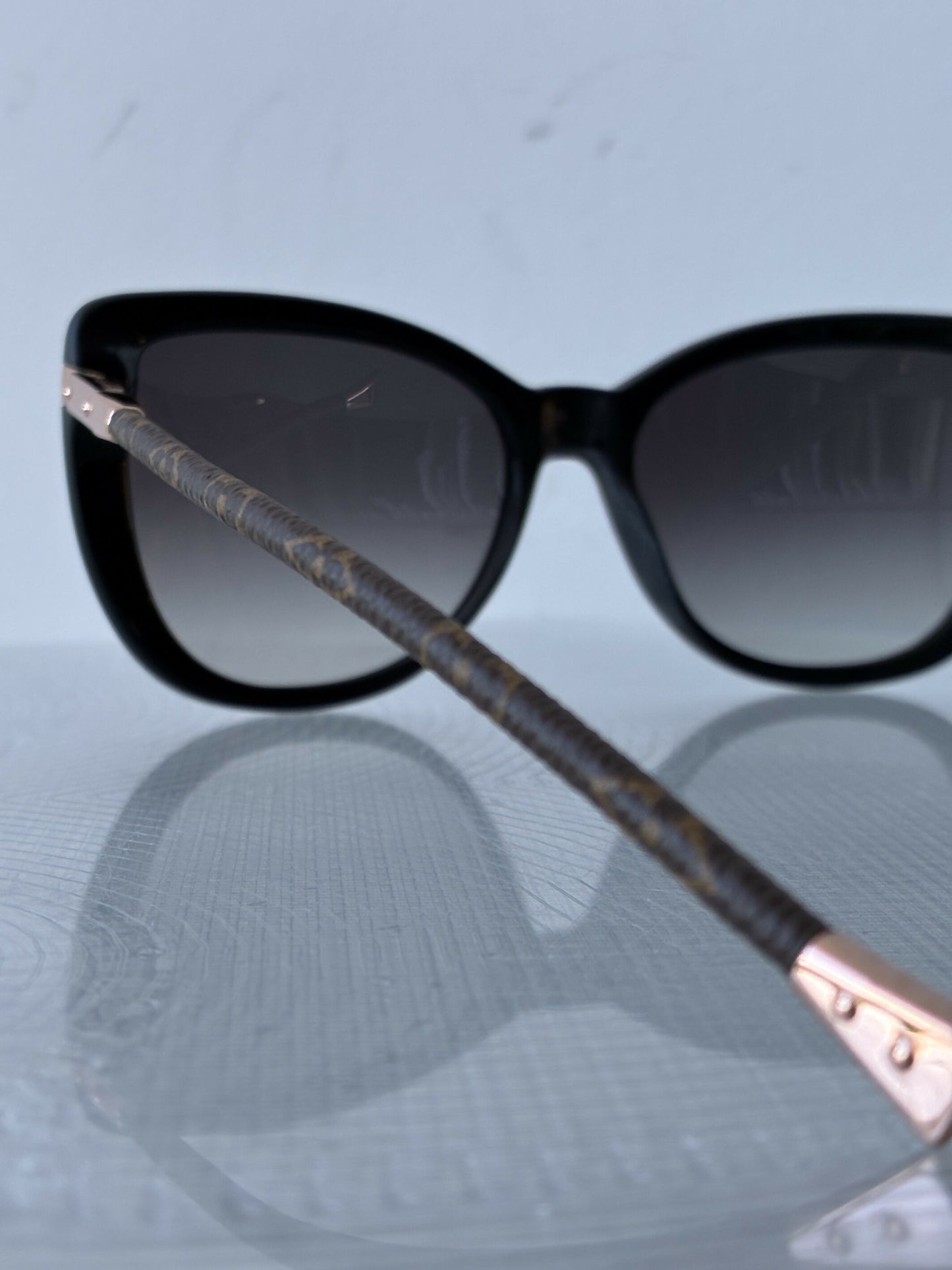 Louis Vuitton Black Frame Charlotte Sunglasses — Z0781W
