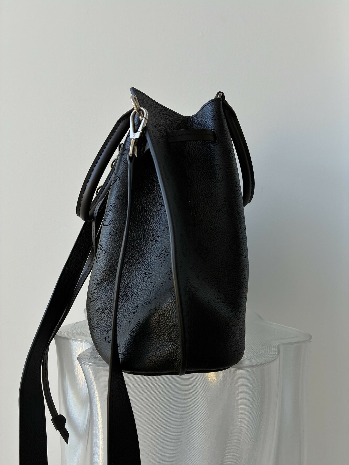 Louis Vuitton Girolata Bag in Black Mahina Leather