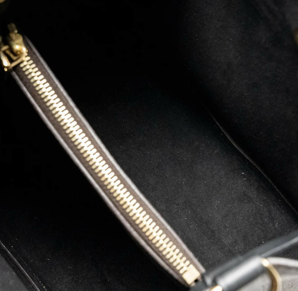 Louis Vuitton NéoNoé MM Monogram Canvas Black