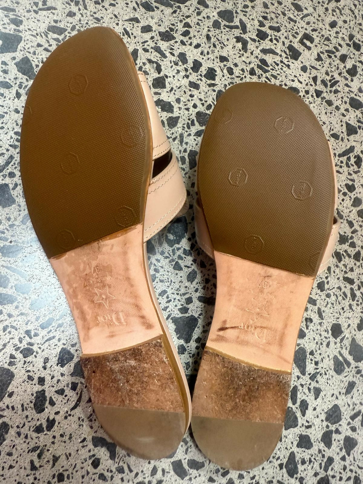 Dior 30 Montaigne Flat Slides - Beige