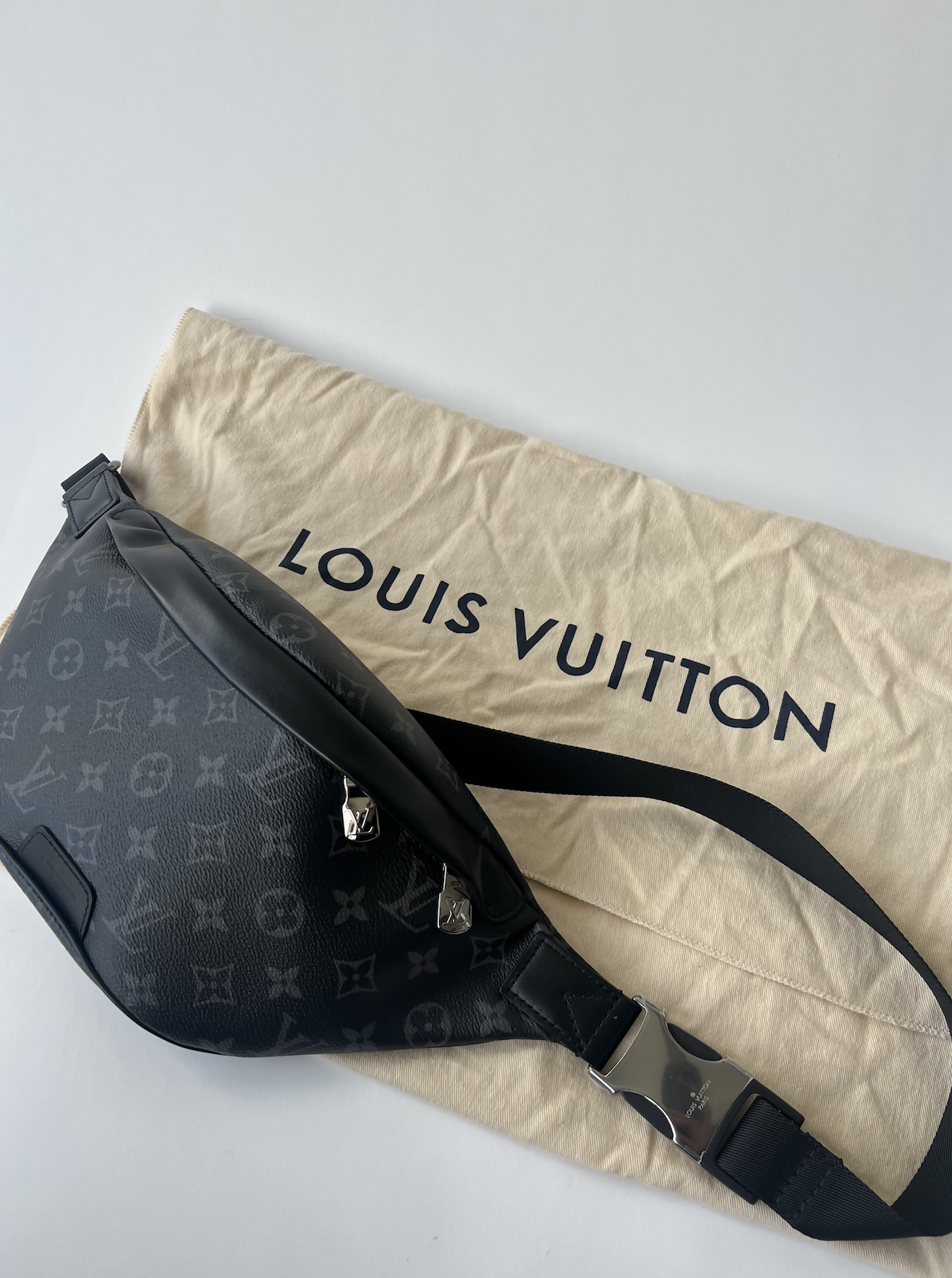 Louis Vuitton Discovery Bumbag Monogram Eclipse Black