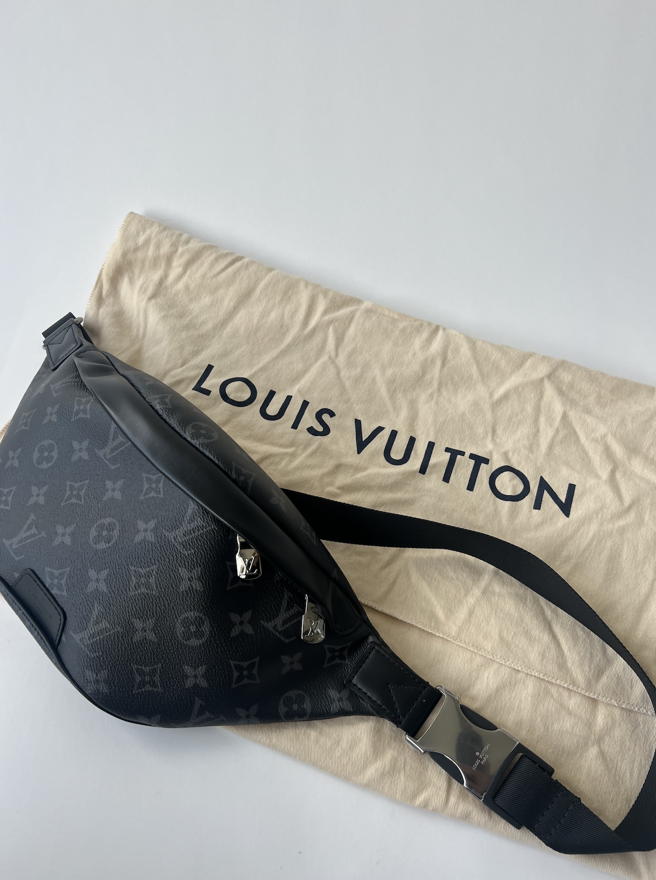 Louis Vuitton Discovery Bumbag (Black) – Luxxe