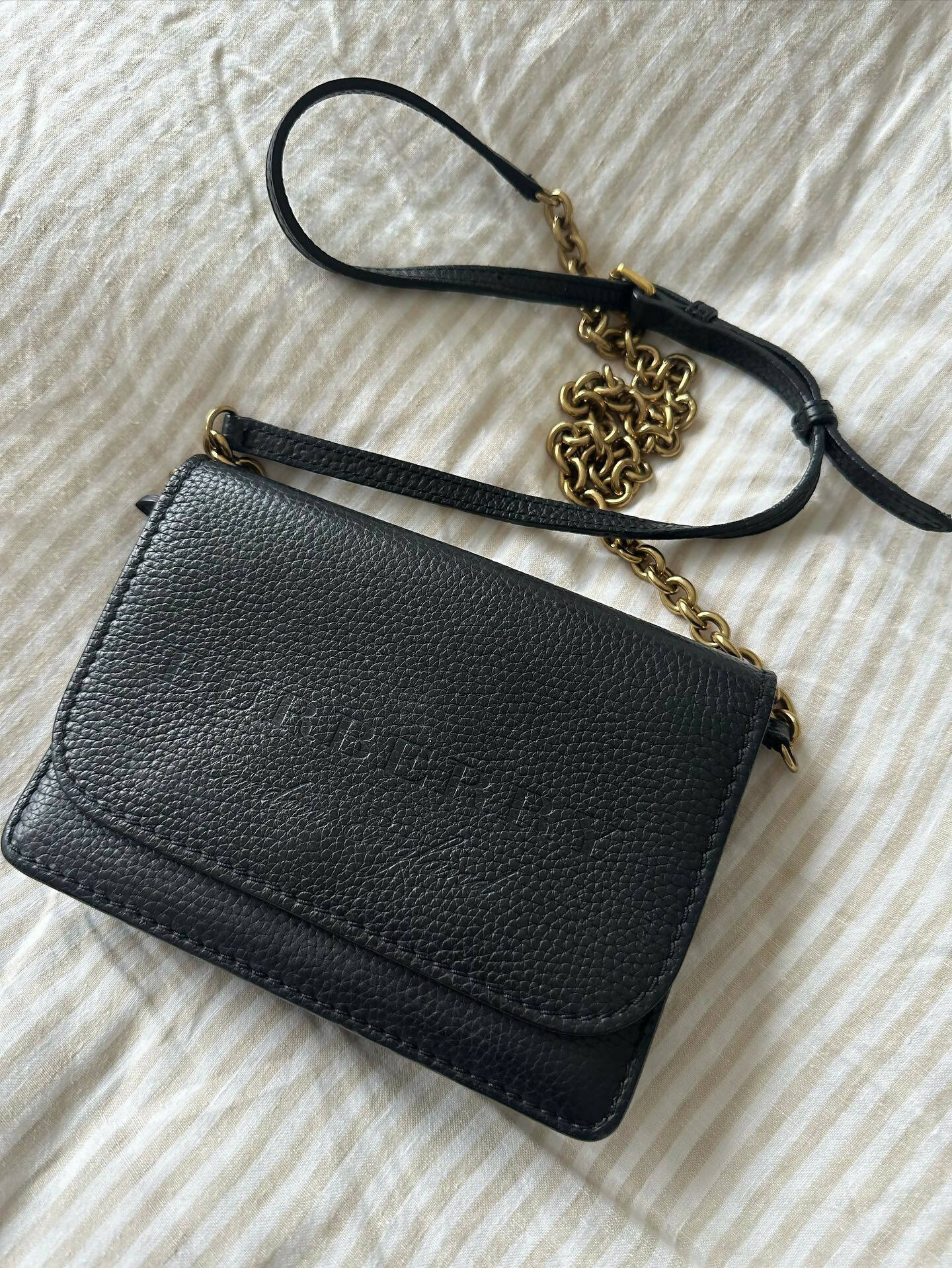 Burberry Logo Embossed Wallet On Chain