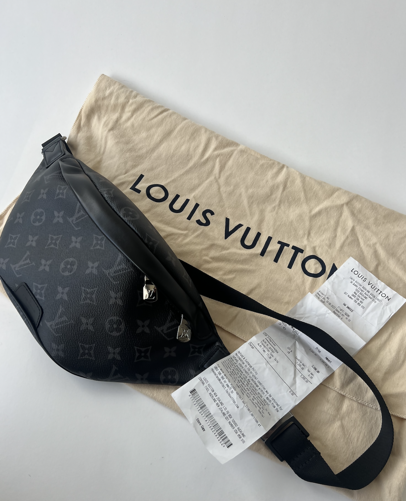 Louis Vuitton Discovery Bumbag Monogram Eclipse Black