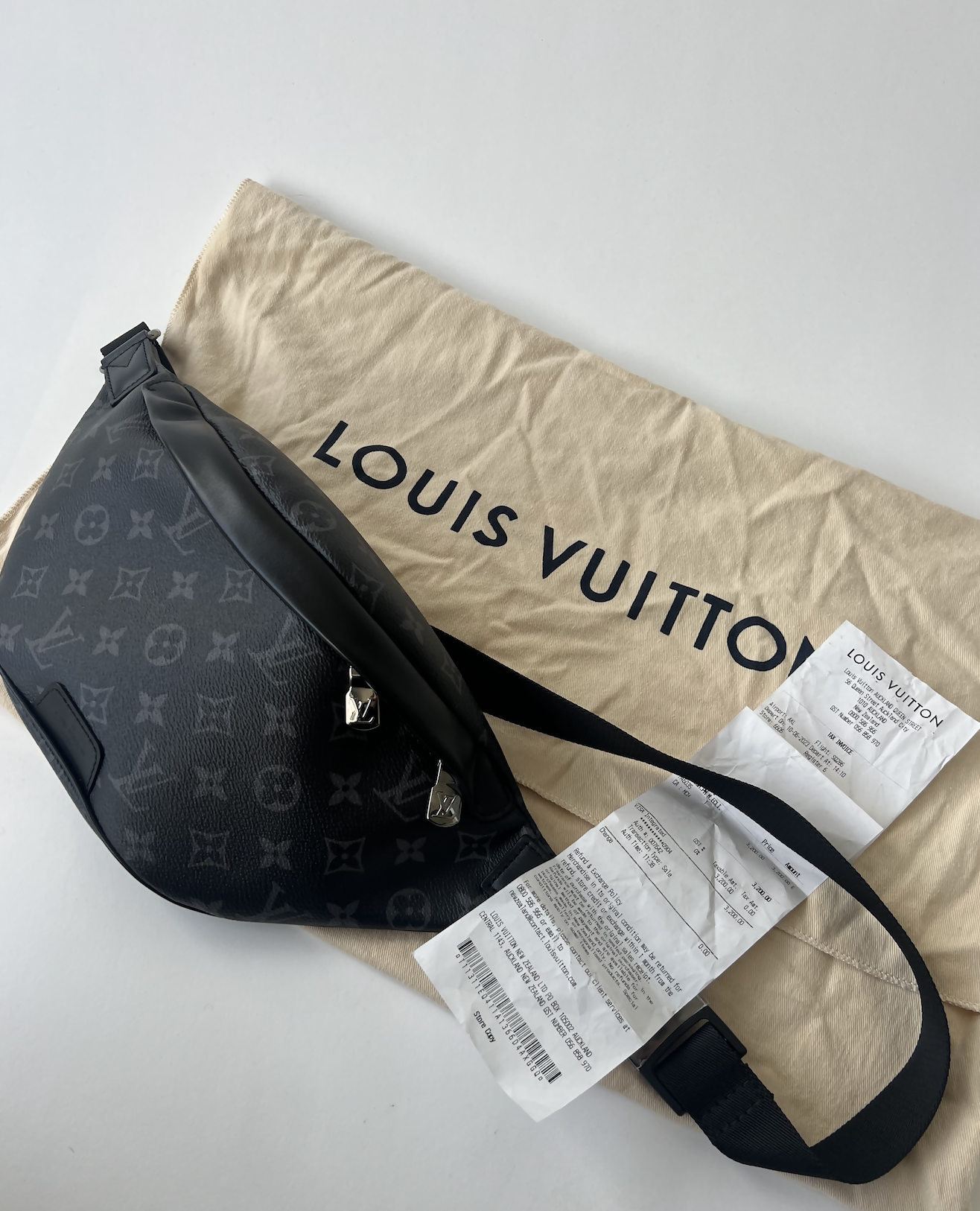 Louis Vuitton Discovery Bumbag Monogram Eclipse Black EXCHANGE