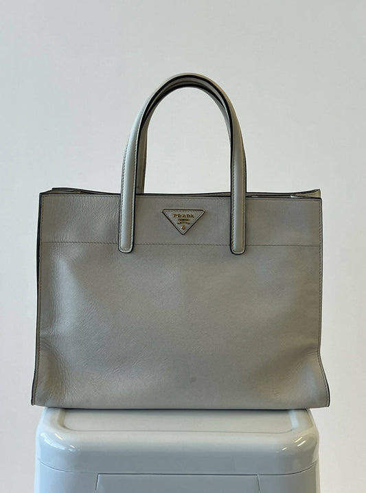 Packshot Factory - Fashion Photography - Prada leather handbag